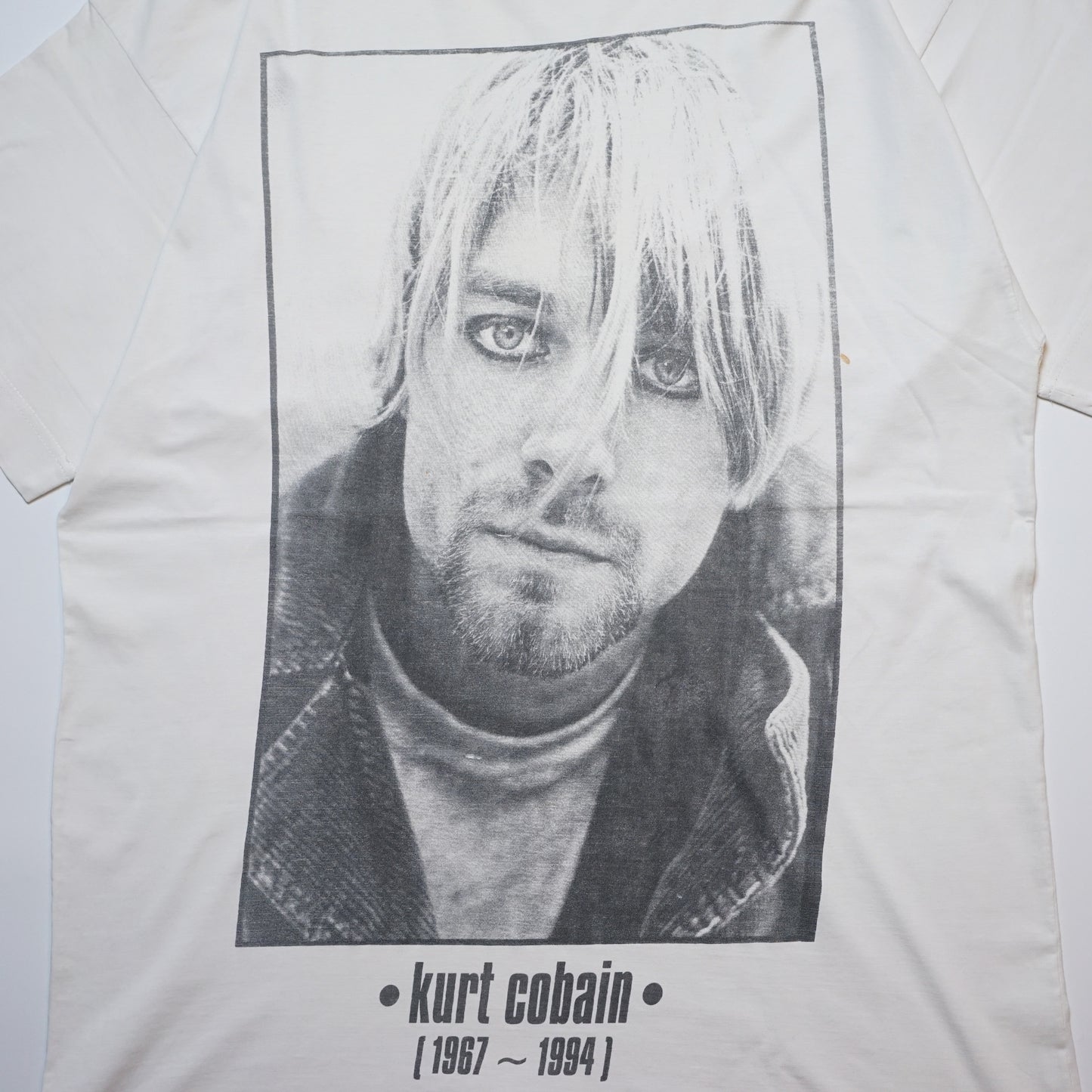 NIRVANA KURT COBAIN MEMORIAL WHITE EURO FITS EURO XL DAMAGE(b_1231)
