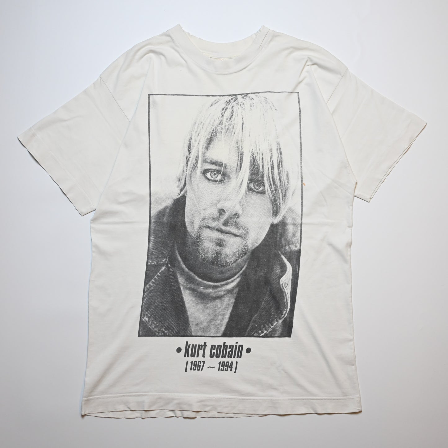 NIRVANA KURT COBAIN MEMORIAL WHITE EURO FITS EURO XL DAMAGE(b_1231)