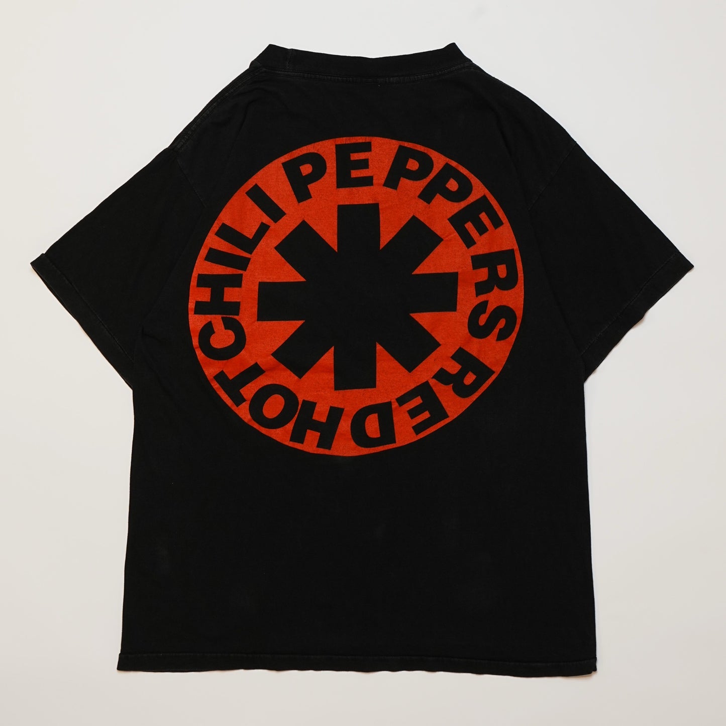 RED HOT CHILI PEPPERS 1990 MEMBER PORTRAIT CURVING LOGO EURO XL