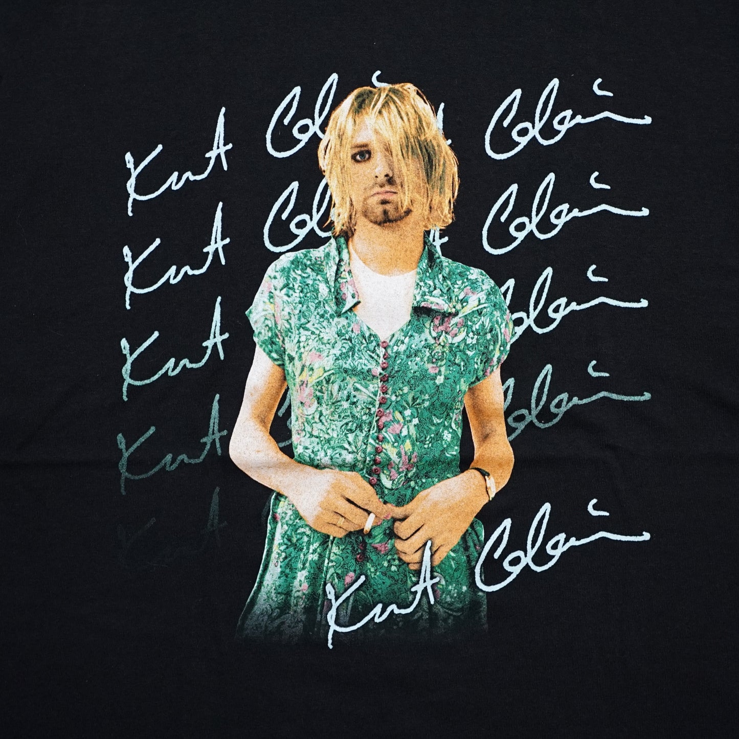 NIRVANA KURT COBAIN DRESS WEARING GILDAN XL (b_1229)