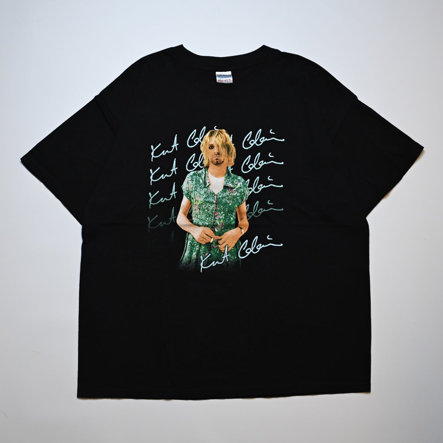 NIRVANA KURT COBAIN DRESS WEARING GILDAN XL (b_1229)