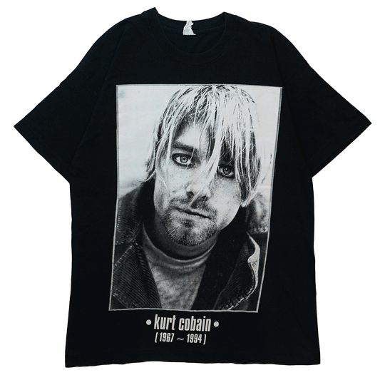 NIRVANA KURT COBAIN MEMORIAL MONOCHROME PORTRAIT BLACK (iw_51005)