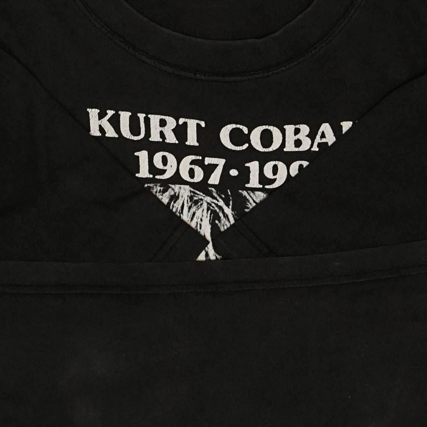 NIRVANA KURT COBAIN MEMORIAL MONOCHROME PORTRAIT BLACK CUTTAG XL相当 (zo_51011)