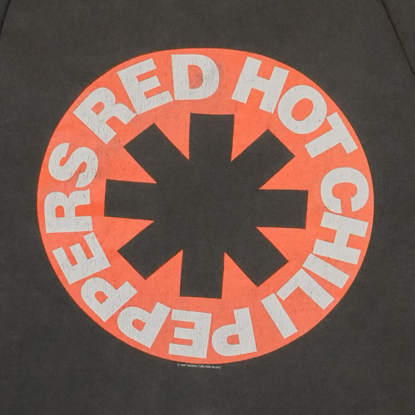 RED HOT CHILI PEPPERS 1997 FRONT CIRCLE LOGO TULTEX LARGE (zo_51013)